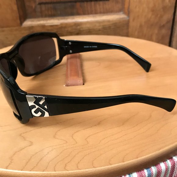 FINAL PRICE - GF Black Framed Oversized Sunglasses #16 - Picture 2 of 7
